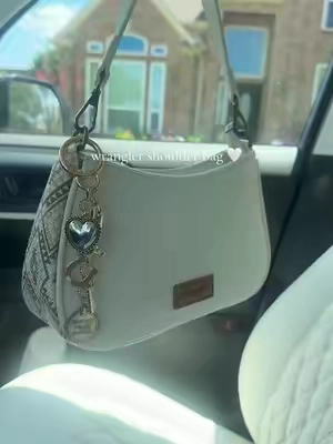 the prettiest purse 🫶 #wrangler #shoulderbag #purse #wranglerpurse #westernfashion 