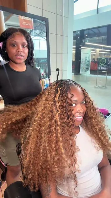 Highlight 4/27 Burmese curly 😍😍😍 @OQHAIR @oqhairshop #summervibes #oqhairgluelesswigs #crochethair #miracleknots 
