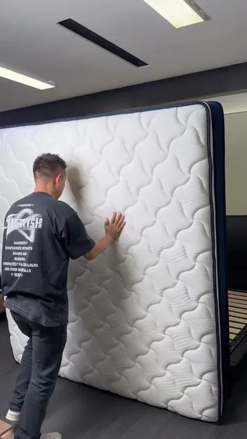 Moderadamente suave y duro, adecuado para todo tipo de posiciones para dormir❤️#SummerVibes #mattress #airmattress #compressedmattress 
