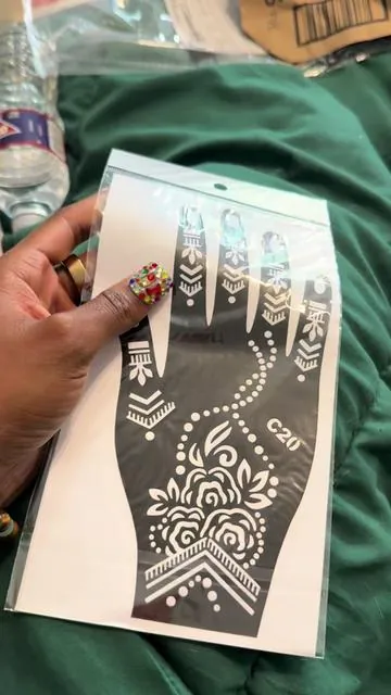 And it’s super affordable 🥺🥺‼️‼️ #henna #hennatattoo #hennaart #hennatiktok 