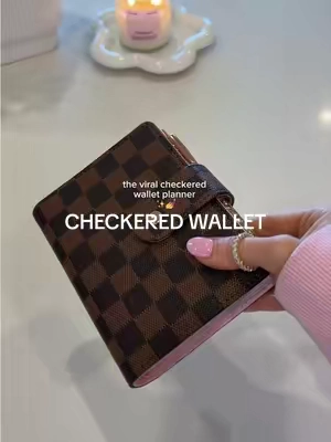 no but lippie instead of cash in the zip bags 🤌✨💅 @DAILY RITMO #wallet #wallets #wallettok #walletforwomen #walletsforwomen 