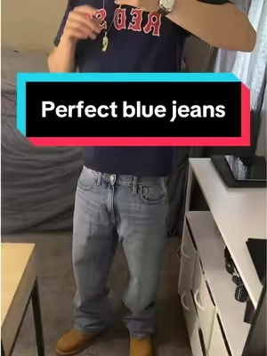 Affordable and tuff medium wash baggy jeans #baggyjeans #jeans #streetwear #StreetFashion #mensoutfitideas 