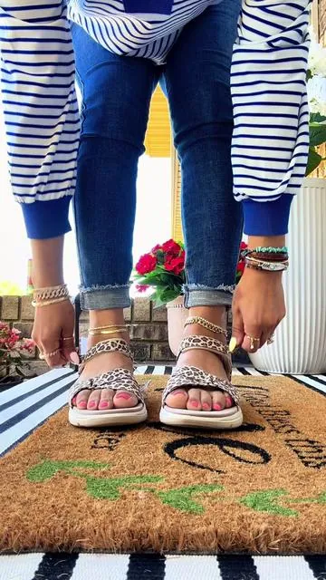 New leopard Skechers ✨🤎 #skechers #skecherssandals #sandals #widefeet #tiktokshopcreatorpicks 