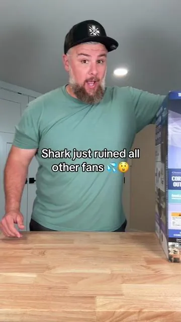 Probably the smartest fan I ever seen #sharkflexbreeze #mistingfan #rechargablefan #staycool #tiktokshopcreatorpicks 