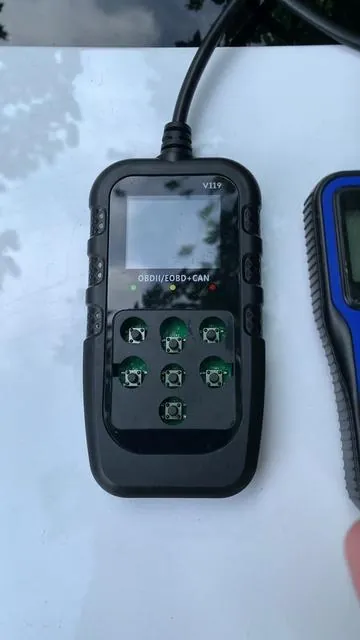 No computer or app needed—just plug it in and it'll tell you what's wrong with your car.#tiktokshopitalia #obd2 #scanner #checkengine #checkenginelight 