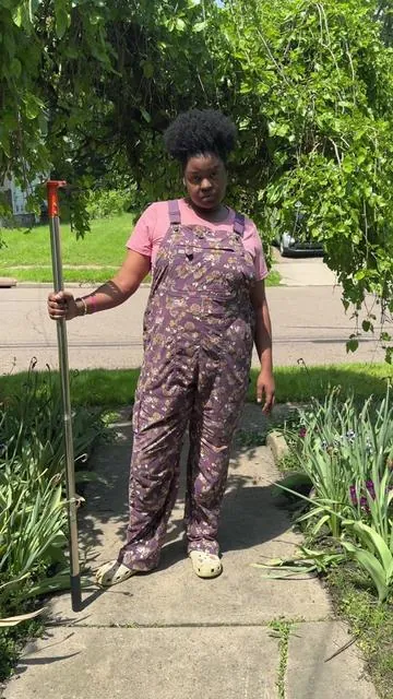 Y’all know I love a good garden tool and I have many garden hoes, but I think this one is a great one to add to the collection.  It’s small enough to fit into little spaces but big enough to do the job.   #gardentools #gardening #gardencleaning #musthavegardentools  #creatorsearchinsights