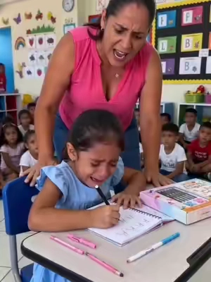 Esto no solo puede ayudarle a ahorrar muchos costos de educación, sino que también puede hacer que la letra de su hijo se vea mejor.#kindergarten #kidslearning #momsoftiktok #handwriting #timetome 
