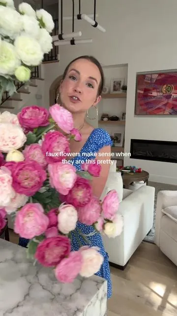 truly even prettier in person #fauxflowers #fakeflowers #realtouchflowers #peonies #weddingflowers 