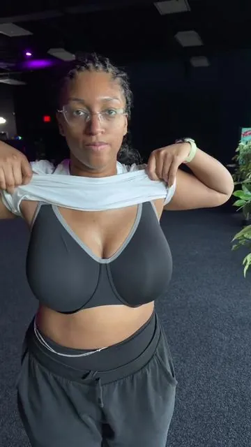 POV: you finally found a high impact sports bra that actually supports a larger chest during workouts 😭👏 I’ve tested so many bras that claim to be “full support” and still end up bouncing, digging, or feeling uncomfortable halfway through a workout. This one from  HSIA genuinely surprised me. Adjustable, supportive, breathable, and made for fuller busts up to an I cup without feeling restrictive. As someone who needs real support for cardio + gym days… this one passed the test 💪🏽🏋🏽‍♀️  @@Hsia-Bras ##hsia##hsiabras##hsiabra##sportsbras##plussizefitnessmotivation