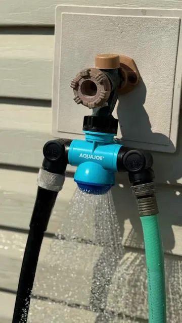 This is actually so genius for your hoses! #outdoormusthaves #gardeninghacks #hosewater #geniusgadgets #summergadgets 