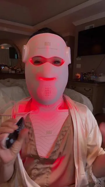 #GlowWithINIA #INIA #ledlighttherapy @INIA BeautyCraft #inia 