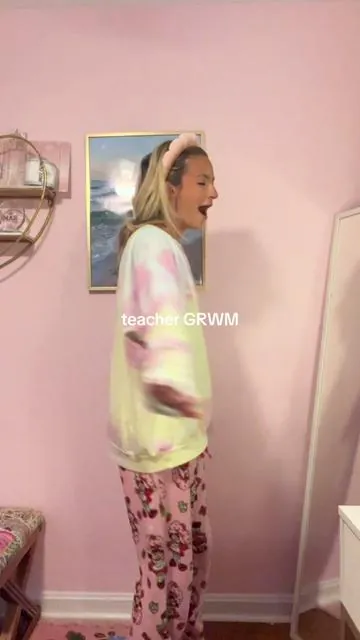 on Wednesdays we wear pinkkkkk🤭🎀✨🩷 #teachersoftiktok #teacherfashion #teacheroutfit #teacherootd #grwm 