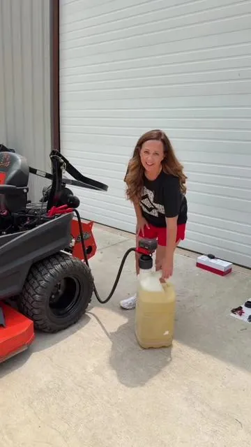 I don’t need help adding fuel to my mower anymore. #FuelTransferPump #Mowing #Summervibes #Summervibe ##fueltransfer