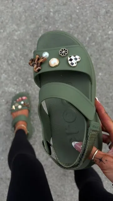 @Crocs Most comfortable platform sandals🤌🏼 #crocs #crocssandals #platformsandals #tiktokshopmemorialday #dealsforyoudays 