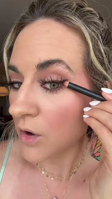 The prettiest red brown eyeliner #eyeliner #eyelinertutorial #maccosmetics 