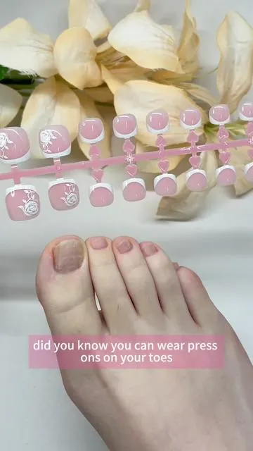 CurvLife toe nails look like a salon pedi…without the salon trip 💕 Perfect for vacations，sandals，and summer fits！☀️ Tap to shop this set✨👇 #curvlife #summernails #toenail #shortnails #selfcare 