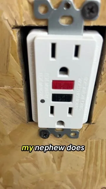 This tool can make your father no longer worried.🥹👨‍🔧#electrician #tester #tiktokshopmemorialday #circuitbreaker #fathersdaygift #tiktokshopmemorialday #diytools #safetyfirst 