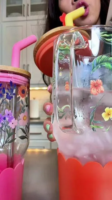 This glass tumbler makes every drink look aesthetic 🌺✨ So pretty for iced coffee, matcha, lemonade, or water — and the tropical and floral designs are back in stock (as May 21). Comes with the cutest details and looks way more expensive than it actually is👏 #glasstumbler #tumblersoftiktok #icedcoffeeaesthetic #aestheticdrinkware #drinkwaregoals 