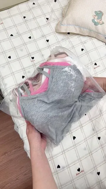 Oh, my God, such a comfortable and adjustable vest, with a variety of colors to choose from, and the price is so cost-effective.#comfortable #tiktokshop #dealsforyoudaysproduct #summervibes☀️ #bra 