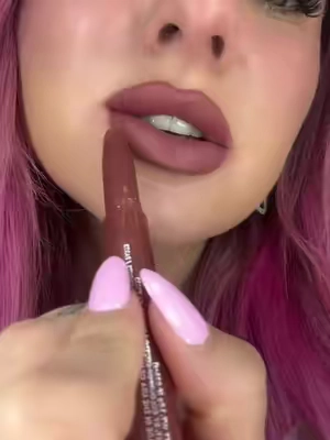 This is the in the nude set!! my lips just looks so smooth #lips #lipstick #colourpop #lipcombo #lipliner 