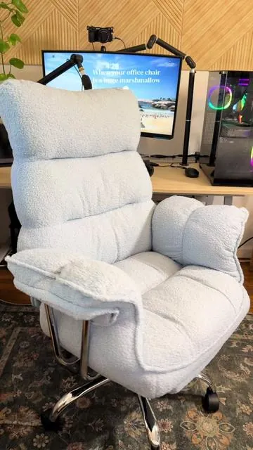 This cloud chair ☁️ comes in so many cute colors! #officechair 