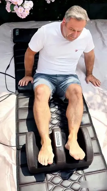 My family loves this knee massager #massage #massagetherapy 