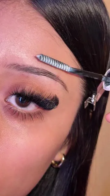 flow state 🧘🏻‍♀️ | love this product | #fypシ #oxnnm #hecibeauty #browgel #eyebrows 