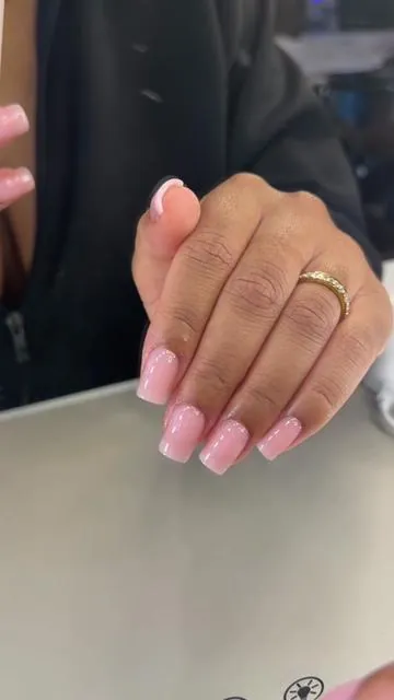 Press on girlies where yall at? 👀  I’ve been waiting for a pretty pink collection like this! @BTArtboxnails y’all ate with these!  #btartboxnails #barecollection #pressonnails 