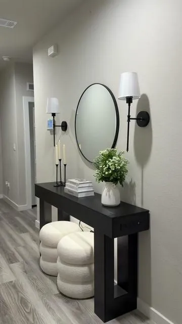 Enamorada de mi entrada😍😍😍 #entrywaytable #entrywaydecor #entrywaytablestyling #memorialday 