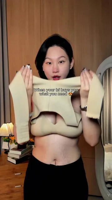 Fix your posture INSTANTLY. 🤯 #posture #backpain #fyp  #bra  #SummerVibes  I