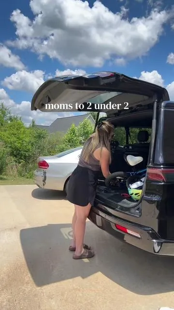 Hands down the best stroller for moms of multiple kids #babystroller #mommusthaves #2under2 #compactstroller #toddlermom 