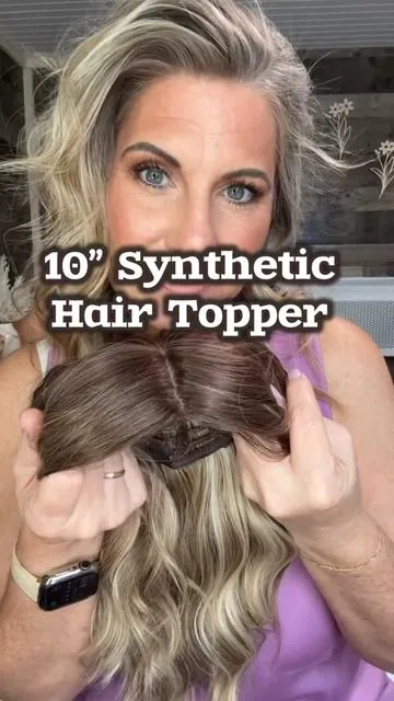 How gorgeous is this 10” wavy, synthetic hair topper from Paneway? I’m wearing the shade Golden Brown with highlights. Super affordable too! #panewayhair #hairtopper #wigtopper #wigtok #thinhair 