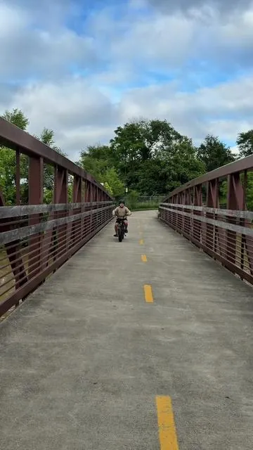 Most affordable bike you can get for you or for you teen! @Eskute #creatorsearchinsights #ebikes #electricbike #v101 #electricbikes 