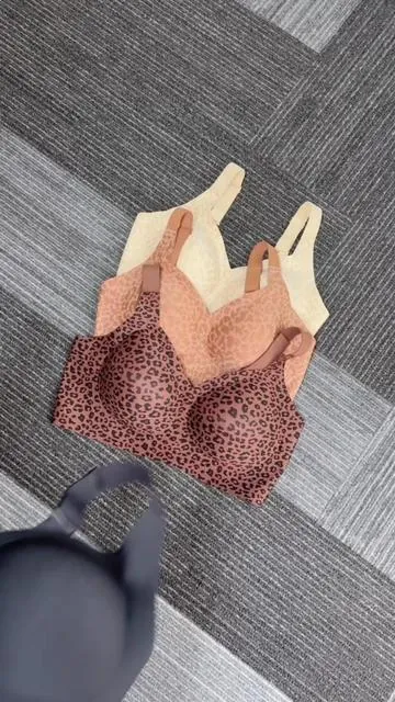 A different color every day ✌️ ! Love it! #seamlessbra #Oeak #oeakbra #everydaybras #onedayonecolor 