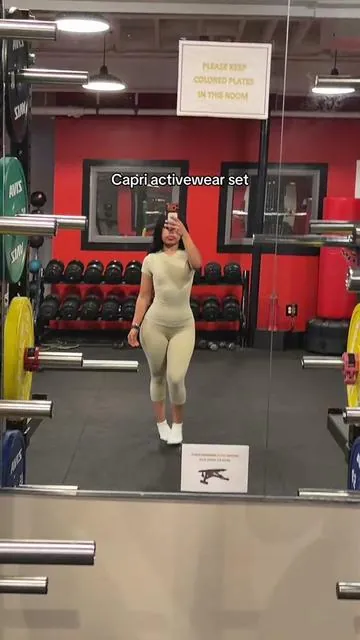 Super soft and stretchy  im wearing S im 5’2 #gymsets #caprisets #gymtok 