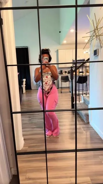 Super stretchy, tall girl friendly and comfortable! I’m 4’11 wearing a small #stretchpants #fyp #bodytea #stretchandflare 