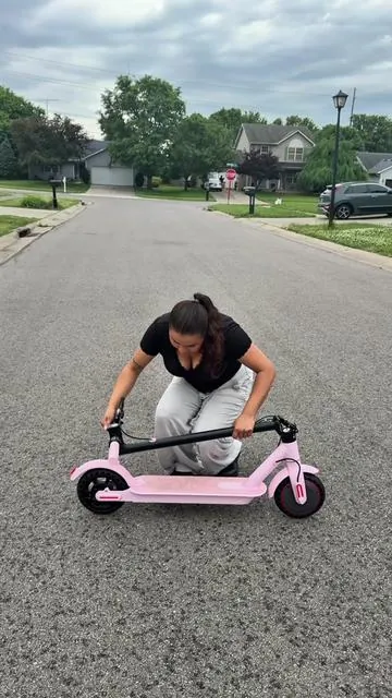 This is one of the best looking scooters you can get for your lady or your daughter!  #creatorsearchinsights #electricscooter #escooter #escooters #electricbikes 