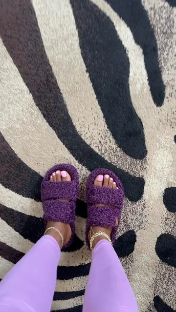 Cozy slippers that actually look and feel good #slippers #tiktokshopcreatorpicks 