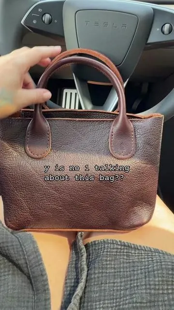 The most beautiful leather purse I have ever laid my eyes on #handbag #leatherpurse #pursetok @PORTLAND LEATHER GOODS  