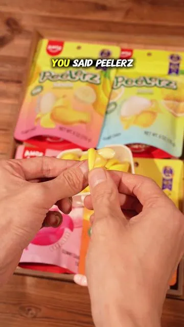 I love eating snacks late at night.🌚#peelablegummy #snacks #peelerz #candy #tiktokshop 
