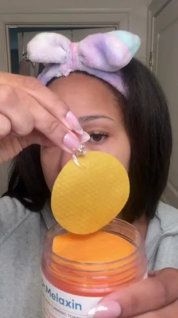 how to use this skincare set to treat dark spots + hyperpigmentation🧡✨ #drmelaxin #bodycareroutine #drmelaxinpeelshot #hyperpigmentationtreatment #darkspottreatment 