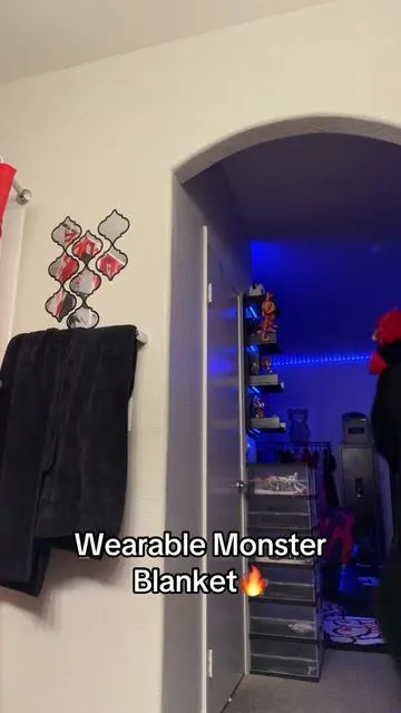 This Wearable Monster Blanket is VERY! comfortable and amazing👏🏽😁
