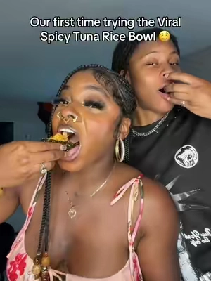 I WAS NOT EXPECTING THIS TO BE THIS GOOD!!!! 😩😳😩🤤 #fyp #fypシ #foodreview #spicytunaricebowl #fypシ゚viral 