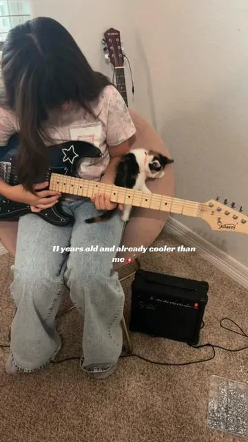 Honestly proud seeing her learn something creative instead of just scrolling all day. This beginner guitar kit is actually pretty solid for kids starting out 👏💯🔥 #guitartok #tiktokshop #fyp @Glarry @Adriana Lopez 