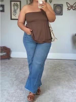 Your sign to stop avoiding wide leg jeans as a plus sized girly #plussizefashion #plussizeoutfitideas #widelegjeans #plussizejeans #curvyfashion 