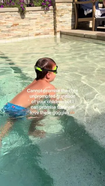 These kids goggles are officially a summer must-have 💦☀️ No more stopping every 2 seconds to fix uncomfortable goggles or clear water out of little eyes 🙌 My kids actually WANT to wear these. #kidsswim #swimgoggles #summermusthaves #momfinds #poolday 