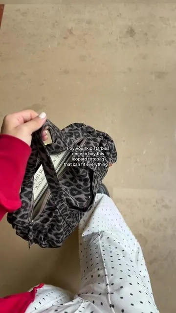 This leopard print totebag is everything! The size is perfect for carrying all my essentials! The material feels high-quality😍❤️#workbag #unibag #totebags #purse #bag #handbag #handbags #crossbodybag #crossbodypurse #shoulderbag #whatsinmybag #whatsinmypurse #cute #toocute #fashion #viral #Summervibes #tiktokshopmemorialday #bagessentials #bagcollection #bags #unibag #schoolbag #workbag #vintagestyle #leopardprint #leopardbag #vintagebags #tiktokshopholidayhaul  #MomsofTikTok #spotlight #spotlightfinds #tiktokshopblackfriday #blackfridaydeals #valentinesdaygiftideas #Valentinesdaygift #tiktokshopmademebuyit #tiktokshopbacktoschool #tiktokshoploveatfirstfind #tiktokshopspringglowup #tiktokshopsummerturnup 