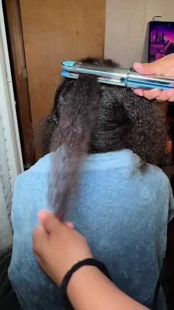 The steam hair straightener honestly makes my process so much easier! @wavytalkofficial #wavytalksteamhairstraightener #silkpress 