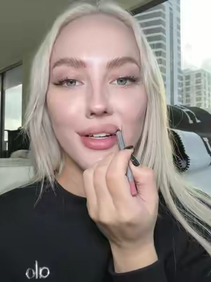 my favorite lip liner OAT hands down @Wonderskin #lipliner #wonderskin #cooltonedmakeup 