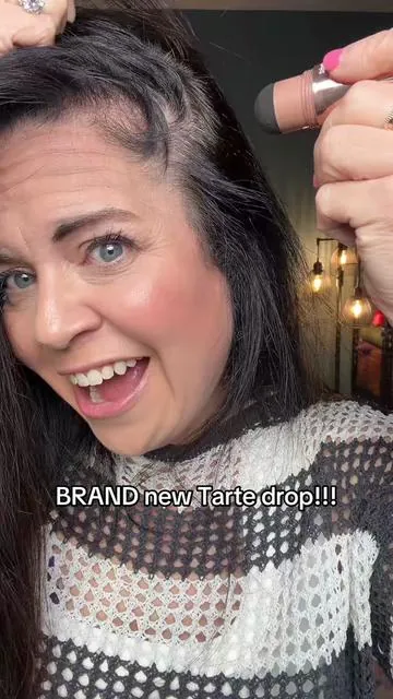 Brand new from Tarte and I already know this is going to be a game changer for covering gray roots and thinning areas. The Dab & Go Hair Concealer blends in so quickly and makes hair look fuller and more refreshed in seconds. I’m using the shade black brown here and the coverage is seriously impressive. #GrayHair #ThinningHair #HairColor #grayroots #dealsforyoudays